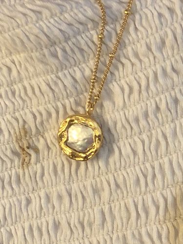 Customer photo review of BETTINA Pearl Gold Necklace Gold Vermeil