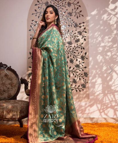 Customer photo review of Omya: Floral Khaddi Georgette Handloom Banarasi Saree in the Shades of Green and Purple