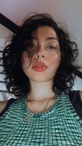 Customer photo review of Shocked Kristin - green