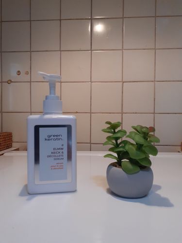 Customer photo review of ELMW Sérum pour le cou et décolleté