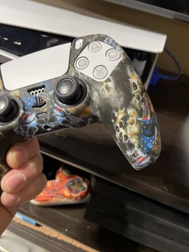 Customer photo review of Death's Patriot - PS5 Controller Skin