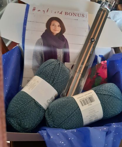 Customer photo review of Special Edition Easy Scarf Intro Box