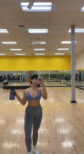 Customer photo review of Grey Seamless Leggings