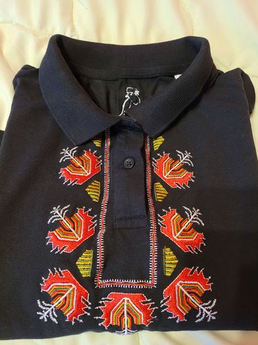 Customer photo review of Дамска тениска с яка бродирана с шевица "Китка"