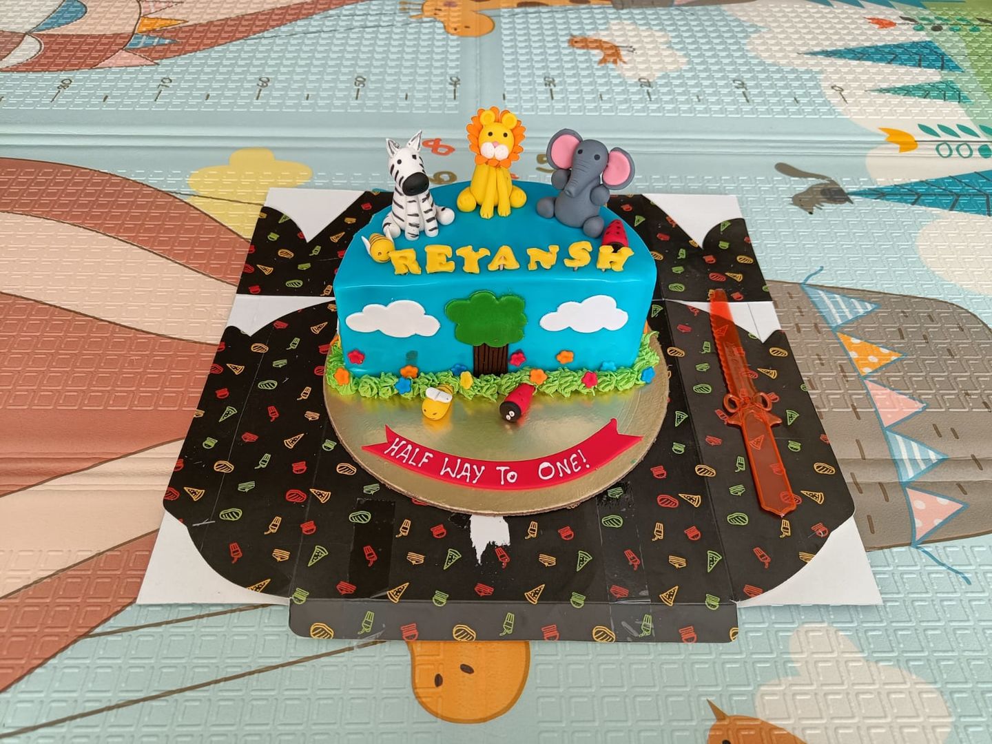 Customer photo review of Half Jungle Design Cake