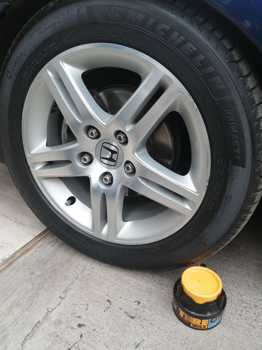 Customer photo review of Acondicionador de Neumaticos Tire Black Wax 170ml