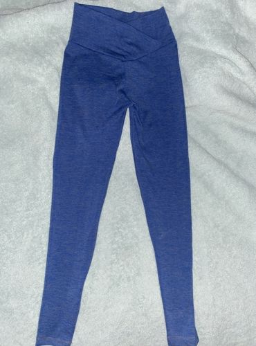 Customer photo review of Blue V-Waist Scrunch Butt Leggings