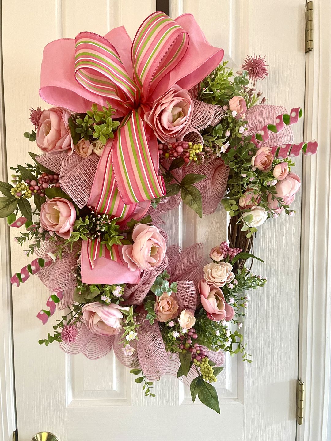 Customer photo review of 16" Oval Grapevine Wreath - DECOE-036