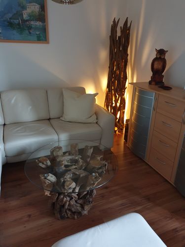 Customer photo review of Handgearbeiteter Couchtisch Ikal aus Wurzelholz inkl. Glasscheibe Ø 80 cm