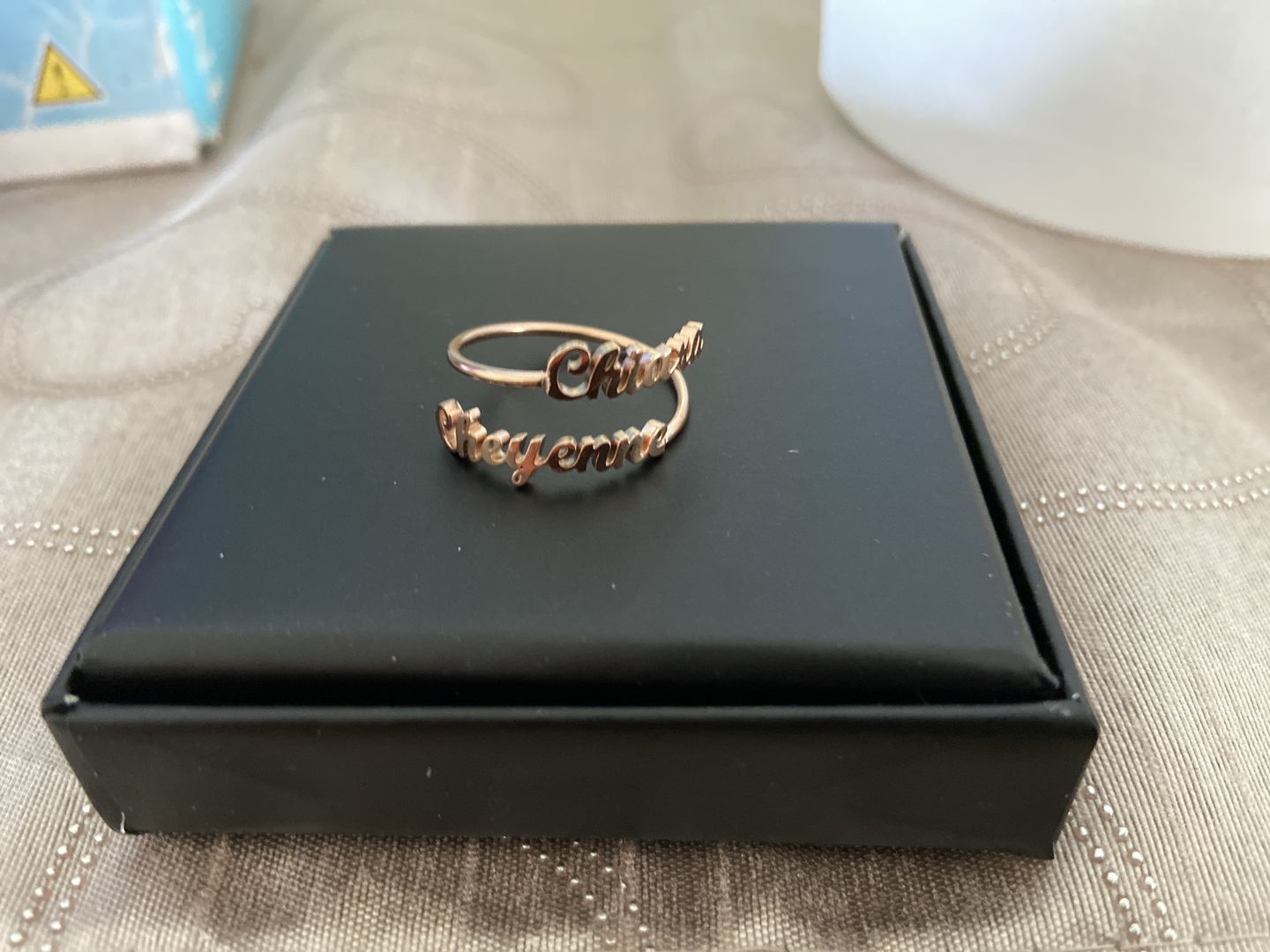 Customer photo review of LOANYA Ring mit zwei personalisierten Namen