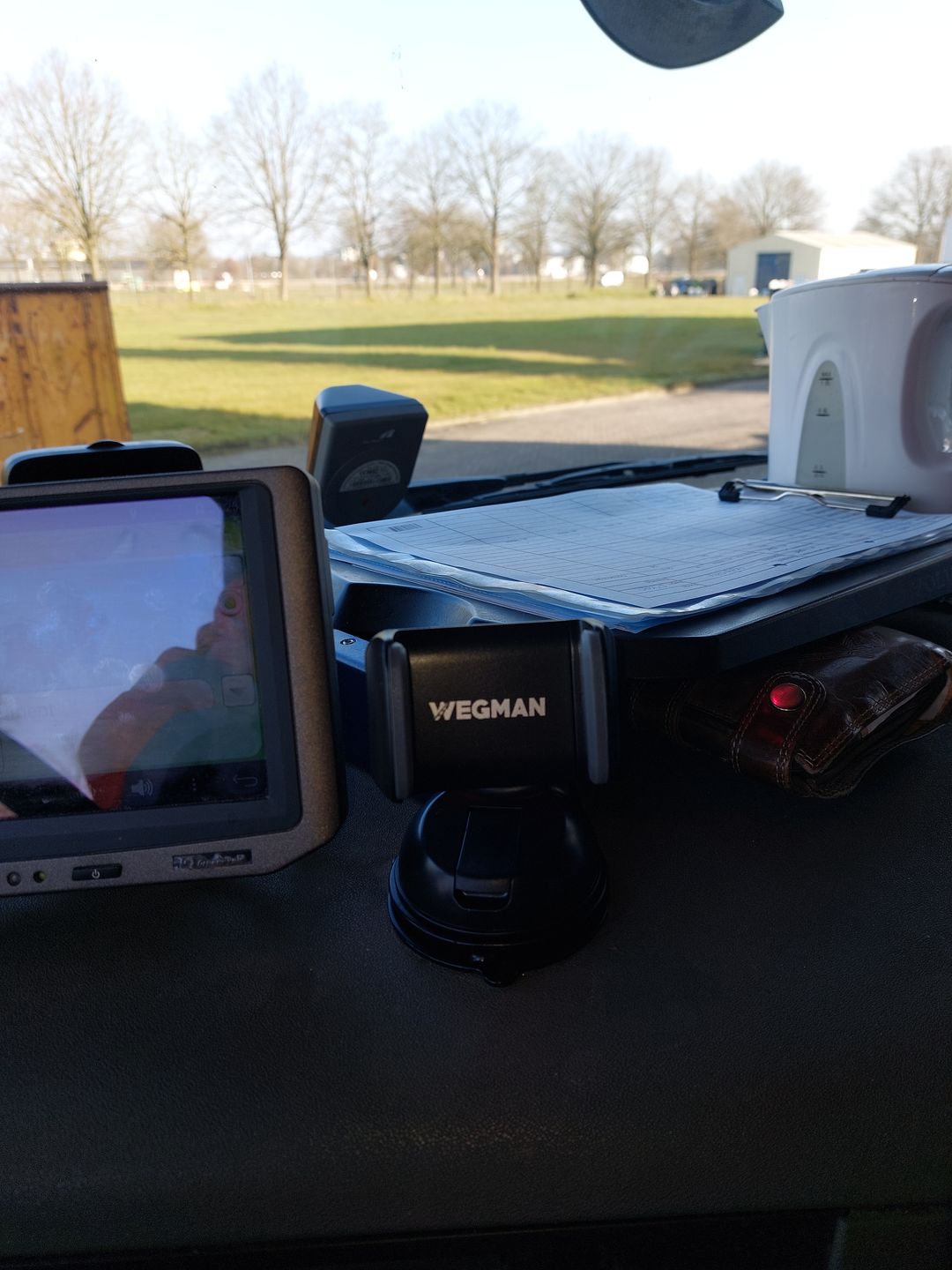 Customer photo review of Wegman Telefoonhouder Met Zuignap - Dashboard en autoruit