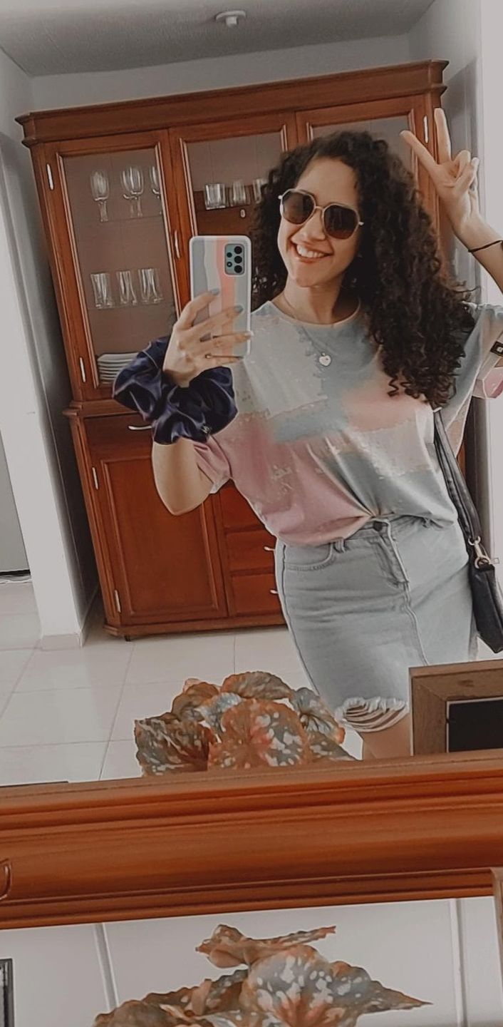 Customer photo review of Banda DOLORES MADRIGAL - Basic Red