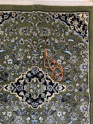 Customer photo review of Al Rawdah Premium Prayer Rug 8MM