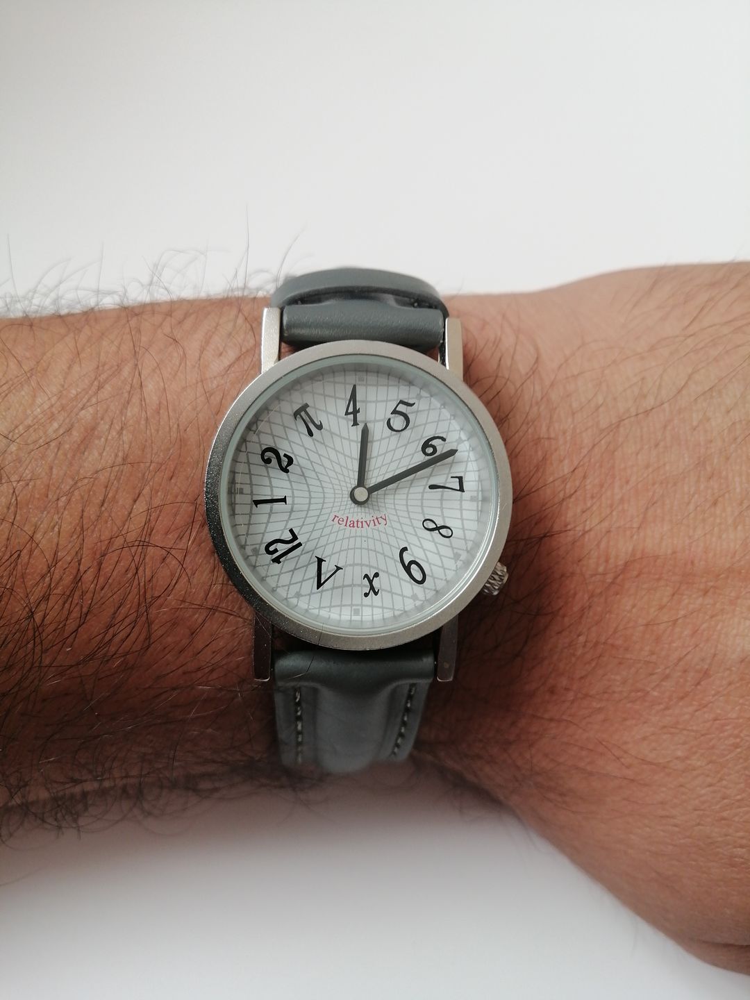 Customer photo review of Reloj Análogo Philosophers Guild Relatividad de Einstein 33 mm