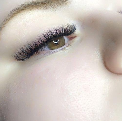 Customer photo review of Rose Gold Moon Shaped Tweezer