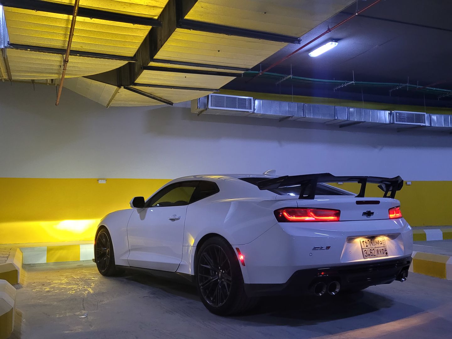 Customer photo review of 2016-2020 Chevy Camaro ZL1 1LE Full Carbon Fiber 1pc Rear Spoiler