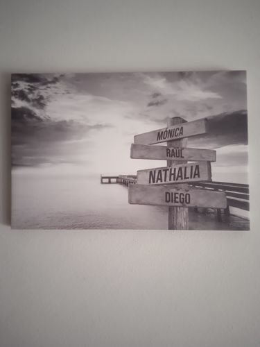 Customer photo review of Lienzo Muelle de Madera con Nombres Personalizados