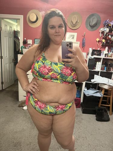 Customer photo review of Yellow Lotus Scoop Top