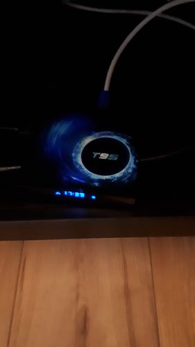 Avis photo d'un client sur KINPOWER Boîtier IPTV Box Quad Core 1.5GHz 64bits 4Go de RAM 64Go de ROM