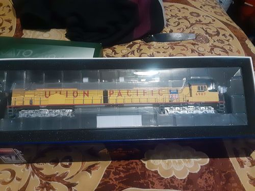 Customer photo review of Athearn HO DDA40X, UP #6907