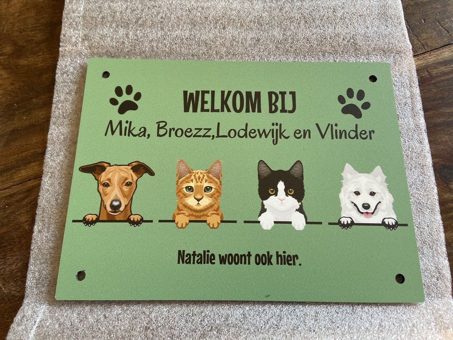Customer photo review of Spionerende huisdieren- Gepersonaliseerde deurbord