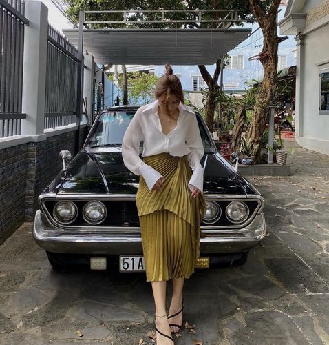 Customer photo review of Layer Pleated Midi Skirt