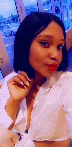 Customer photo review of YOLANDA - Peruvian Middle Part Lace Wig