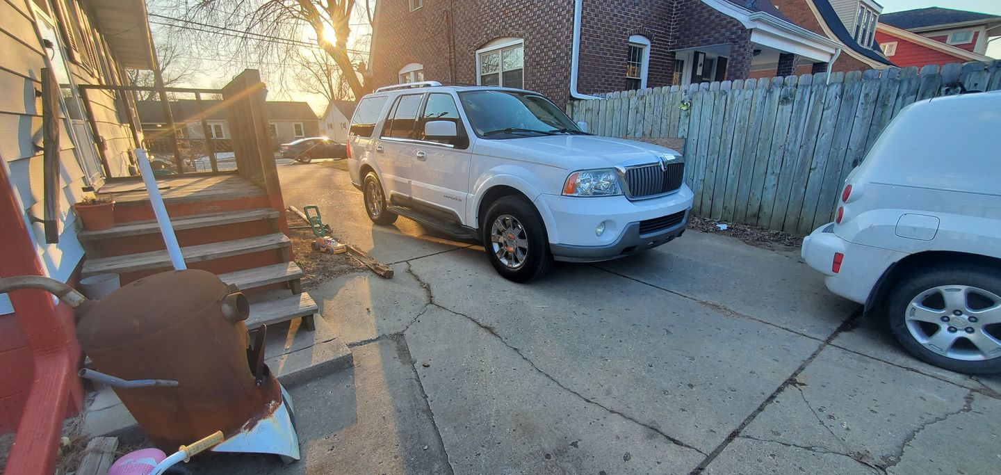 Customer photo review of 2003-2004 Lincoln Navigator Premium 4-Wheel Air Suspension Conversion System With Module (FX24FM)