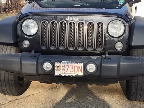 Customer photo review of Clip-in Mesh Grill Inserts - Matte Black for 07-15 Jeep Wrangler JK