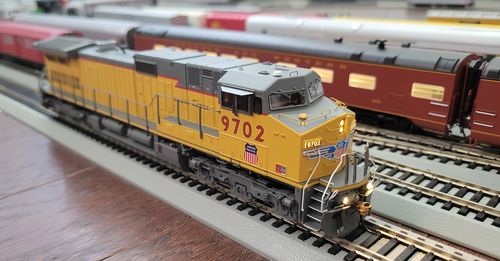 Customer photo review of Athearn ATHG31621 G2 Dash 9-44CW w/DCC & Sound, UP #9702, HO