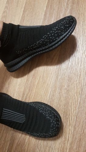 Customer photo review of Breathable Lightweight Fashion Sneakers