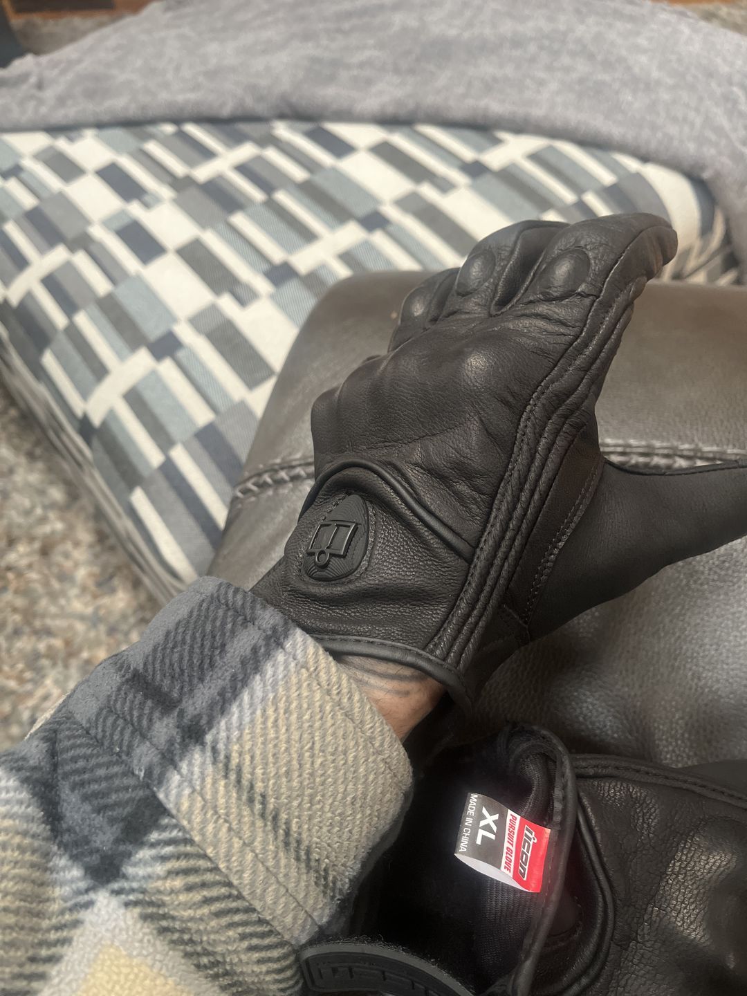Customer photo review of Leather Short Gloves