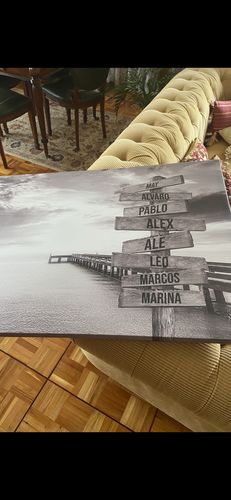 Customer photo review of Lienzo Muelle de Madera con Nombres Personalizados