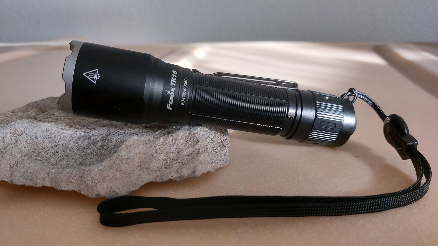 Customer photo review of Fenix TK16 V2.0 - 3100 Lumens - double commutateur arrière - pack complet