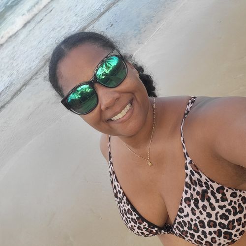 Customer photo review of 'Uplift' Plunging Bikini Top