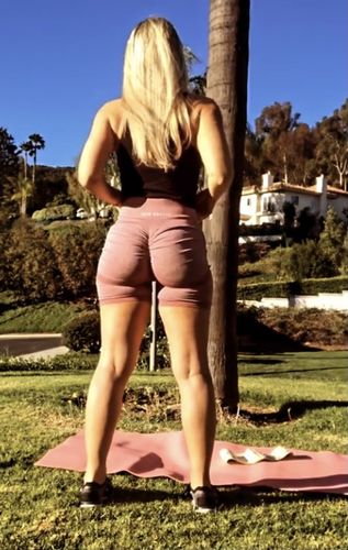 Customer photo review of Ash Pink Contour Scrunch Butt Biker Shorts