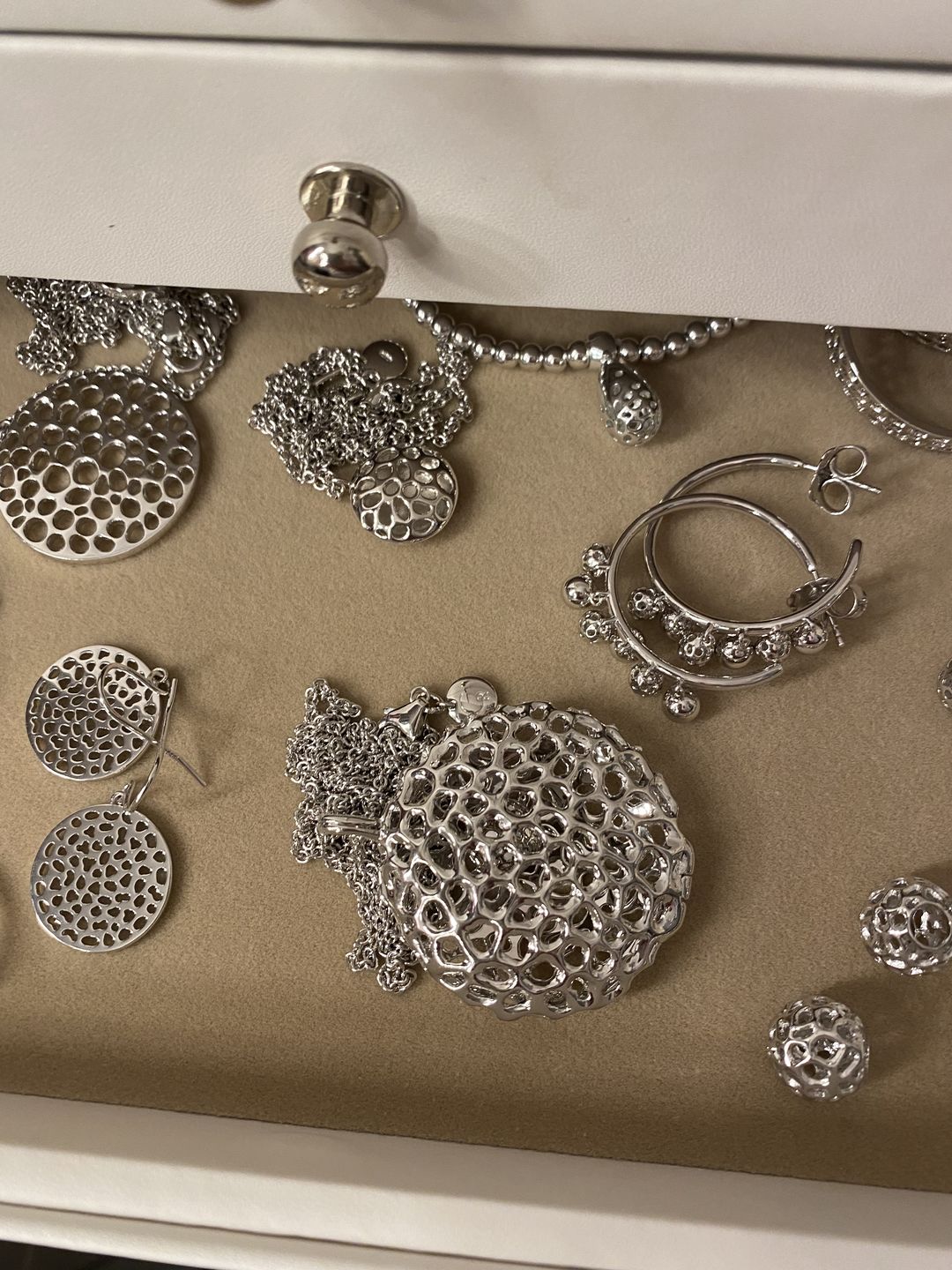 Customer photo review of Lattice Disc Pendant with FREE Chain
