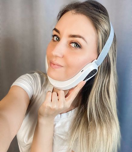 Customer photo review of HexoLift Face Lifting Device