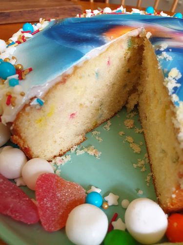 Customer photo review of 20 cm Pre-cut Circle Custom Edible Icing Image