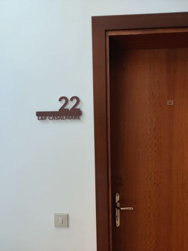 Customer photo review of Numero civico e testo sagomato modello Line 02 Acrilico