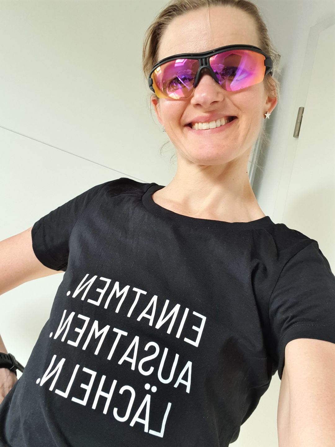 Customer photo review of Einatmen. Ausatmen. Lächeln. 100% Bio T-Shirt
