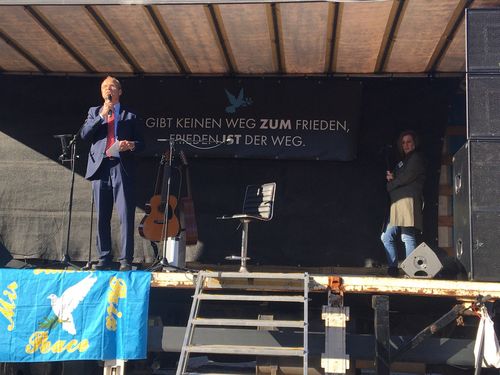 Customer photo review of BANNER / PVC-PLANE extralang 3m x 1m • FRIEDEN IST DER WEG