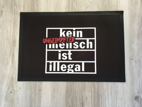 Customer photo review of FUSSMATTE • KEIN (UNGEIMPFTER) MENSCH IST ILLEGAL