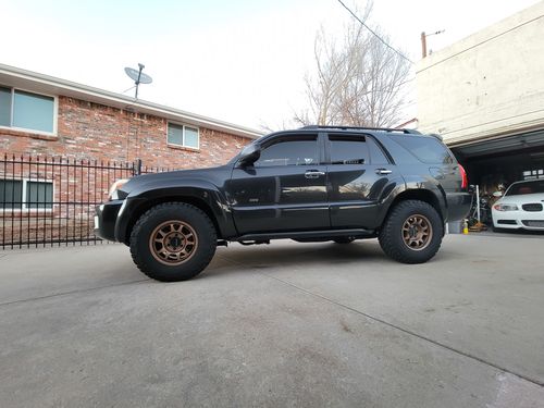 Customer photo review of Wheel Spacers 1 inch 6x5.5" Hubcentric For Toyota Tacoma 4Runner Tundra FJ Cruiser Blue