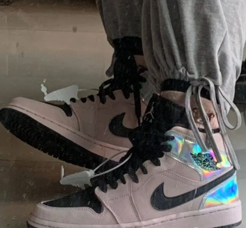 Customer photo review of Air Jordan 1  Mid