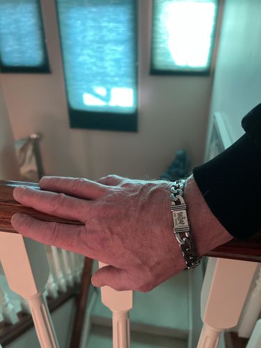 Customer photo review of Detailed Oval Link Bracelet