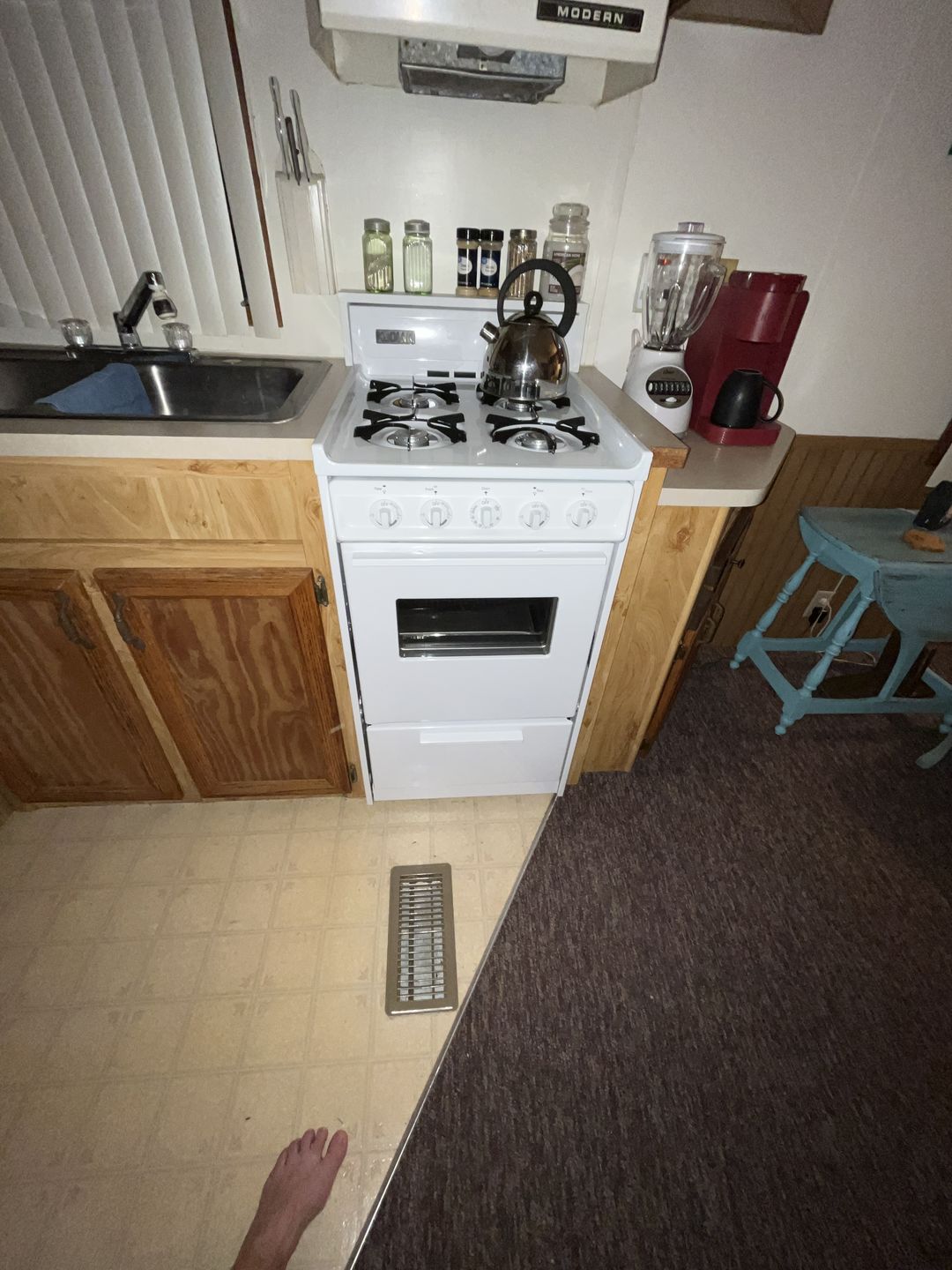 Customer photo review of Kodiak 20" Propane Range (White) - Battery Ignition with Viewing Window WLM110-PV