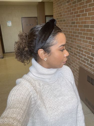 Customer photo review of JET VELVET HEADBAND