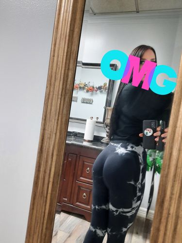 Customer photo review of Black Lightning Marble Scrunch Butt Leggings