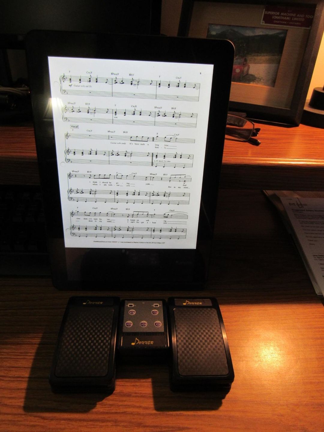 Customer photo review of Donner Wireless Page Turner Pedal for  Digital Devices